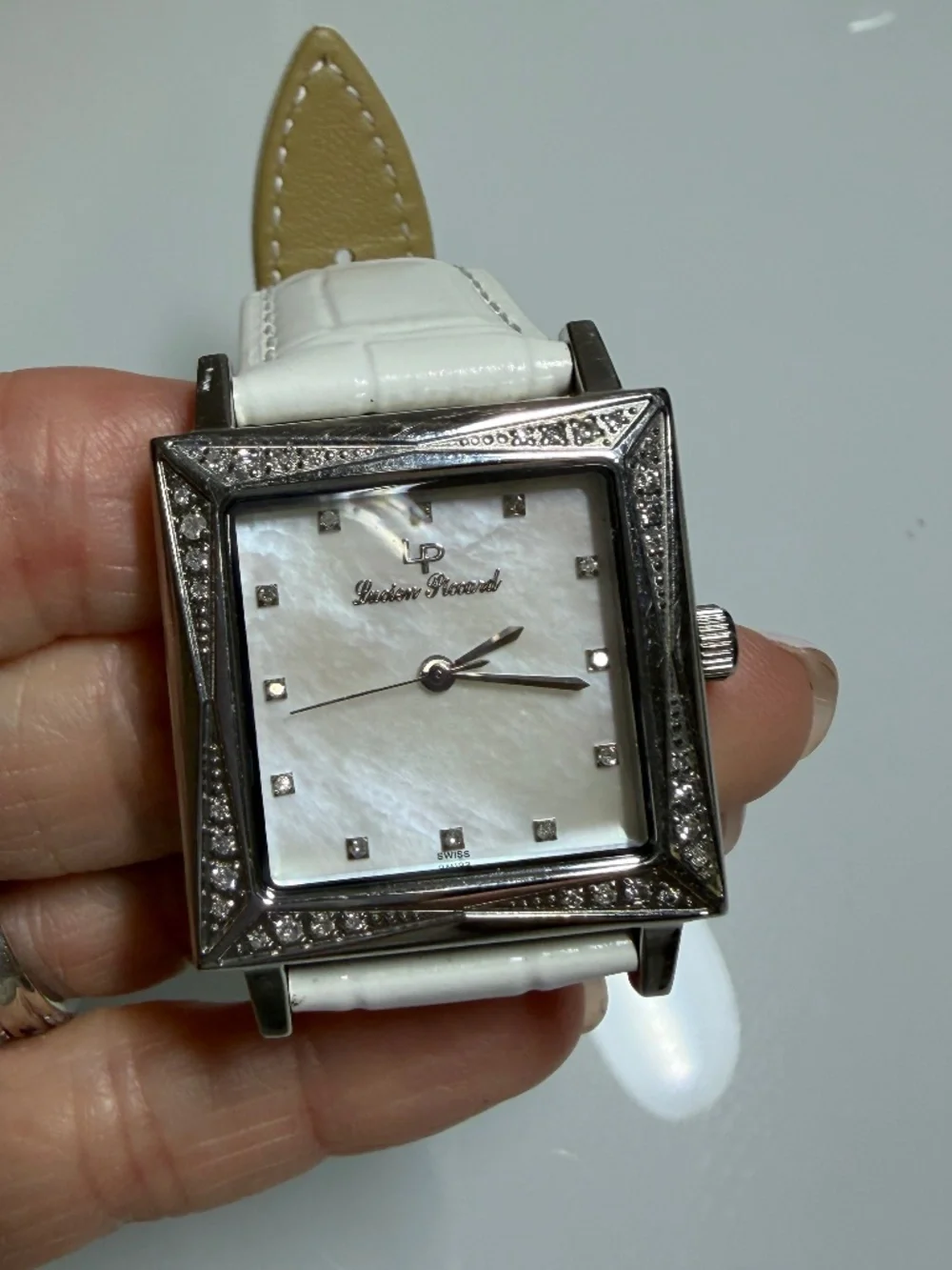 LIKE NEW! Women's Lucien Piccard Mother of Pearl Faced Watch - Picture 1 of 11